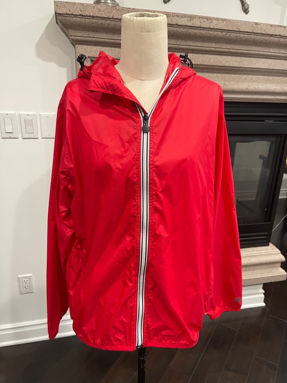 08-Lifestyle Lightweight Red Hooded Windbreaker Jacket - Women's
